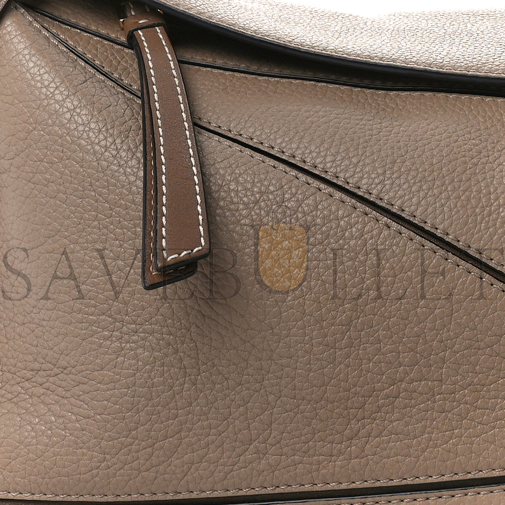 LOEWE GRAINED CALFSKIN SMALL PUZZLE BAG SAND MINK (24*16.5*10.5cm) LOEWE GRAINED CALFSKIN SMALL PUZZLE BAG SAND MINK (24*16.5*10.5cm)