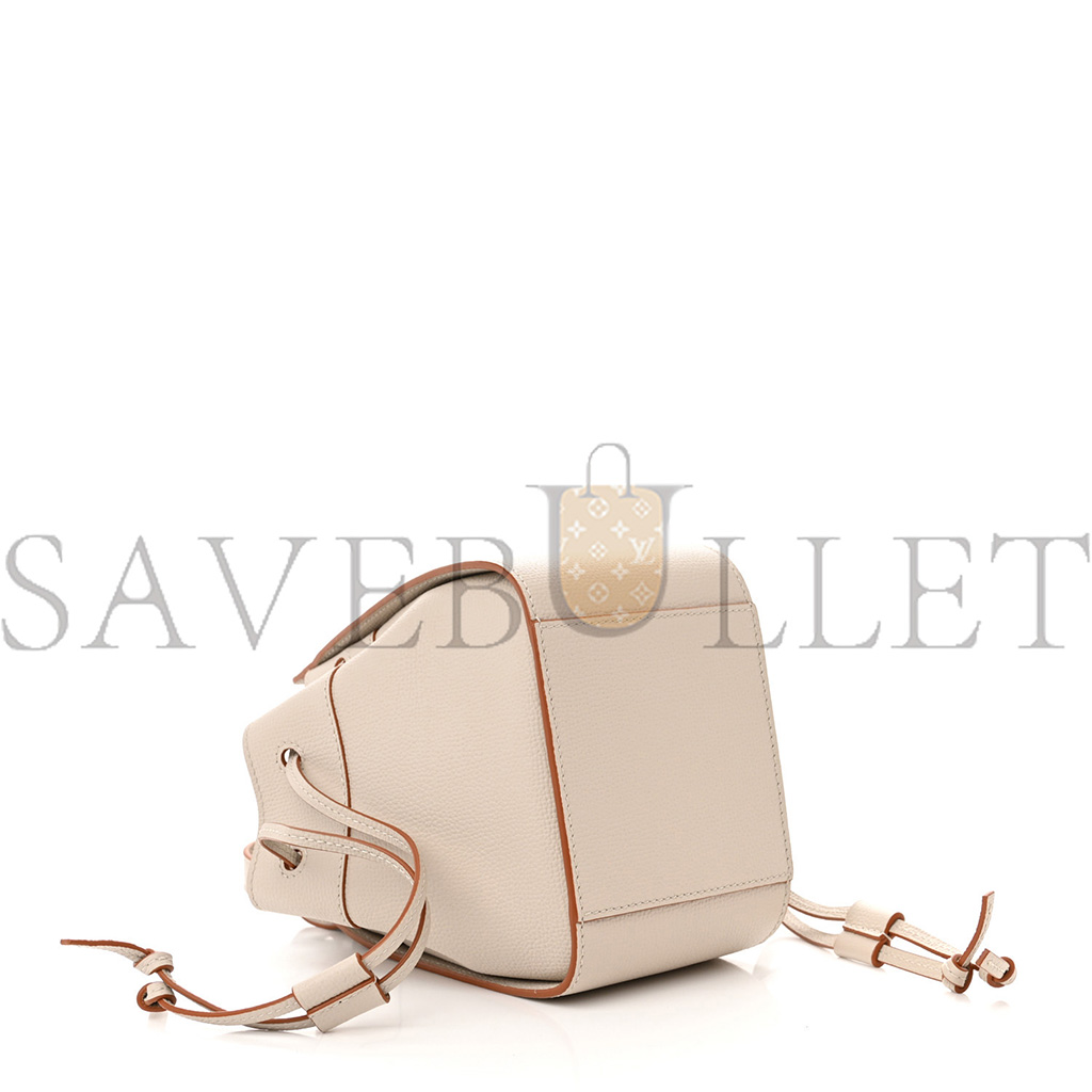 LOEWE PEBBLE GRAIN CALFSKIN MINI HAMMOCK SHOULDER BAG LIGHT GHOST (19*17*11cm) LOEWE PEBBLE GRAIN CALFSKIN MINI HAMMOCK SHOULDER BAG LIGHT GHOST (19*17*11cm)