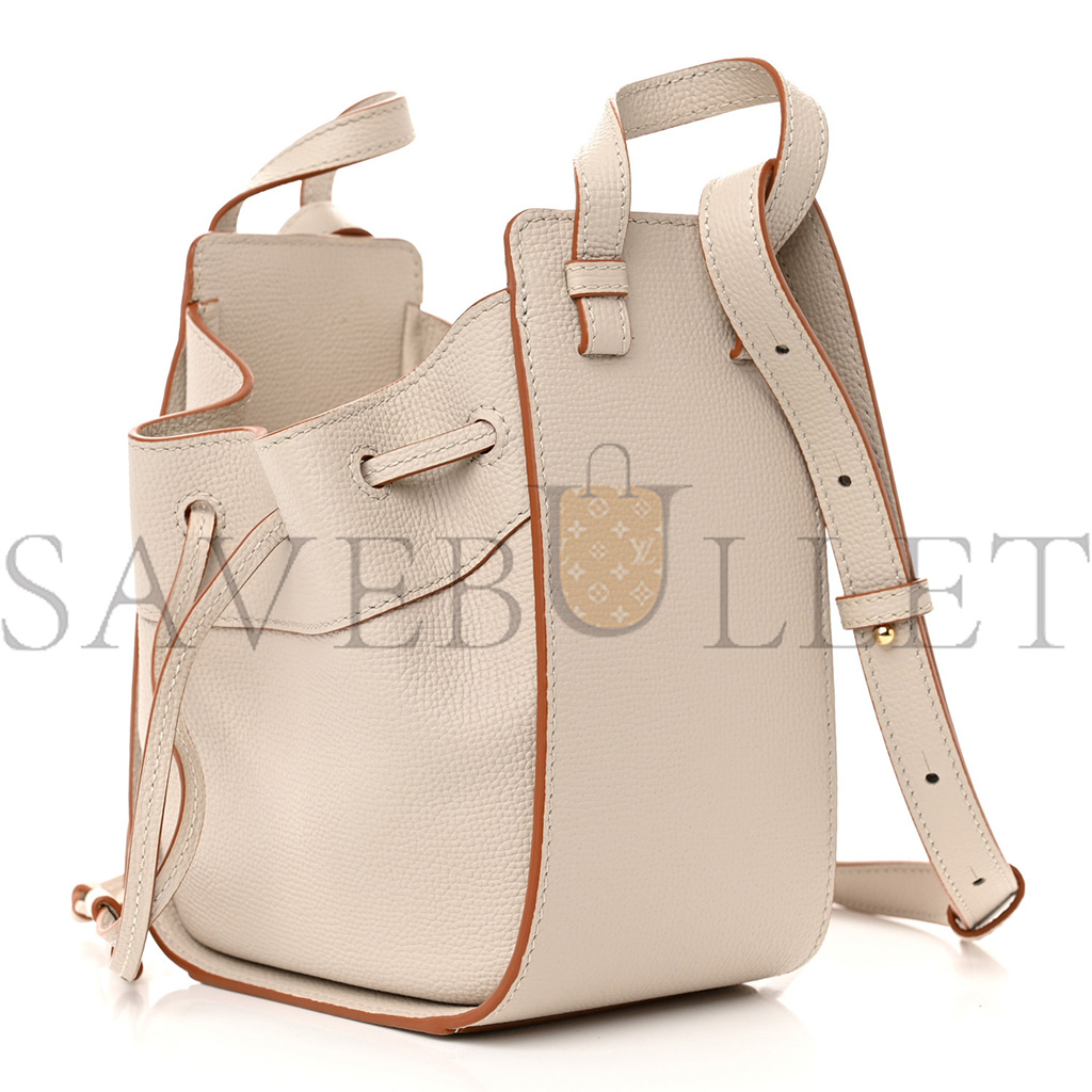 LOEWE PEBBLE GRAIN CALFSKIN MINI HAMMOCK SHOULDER BAG LIGHT GHOST (19*17*11cm) LOEWE PEBBLE GRAIN CALFSKIN MINI HAMMOCK SHOULDER BAG LIGHT GHOST (19*17*11cm)