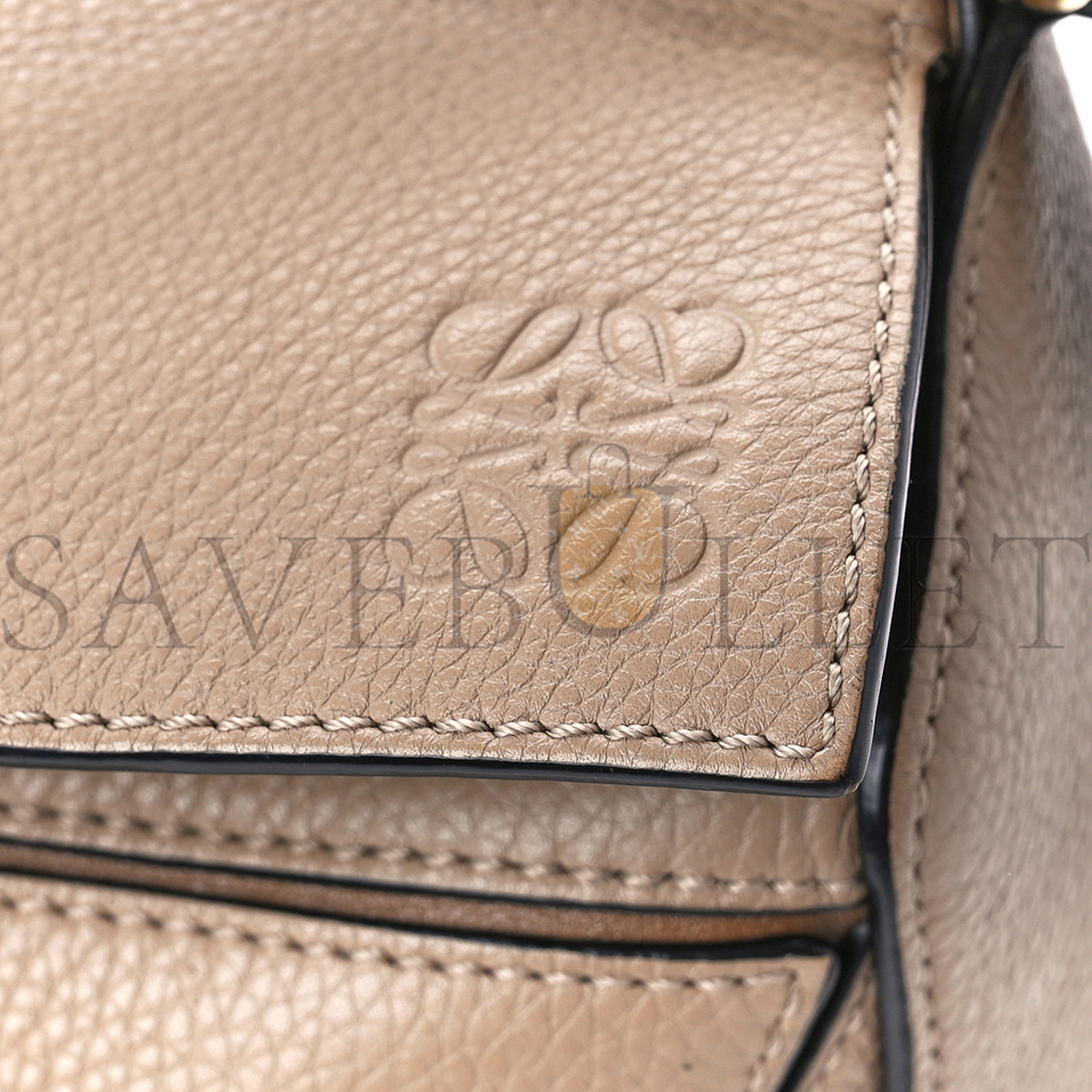 LOEWE GRAINED CALFSKIN SMALL PUZZLE BAG SAND MINK (24*16.5*10.5cm) LOEWE GRAINED CALFSKIN SMALL PUZZLE BAG SAND MINK (24*16.5*10.5cm)